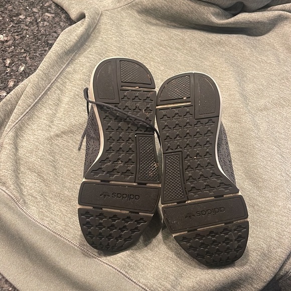 New adidas boys, clean - size 4.5Y, grey, clean home, worn 1x - Picture 5 of 6